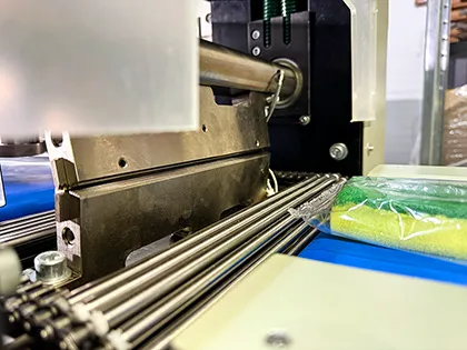 Механізм запаювання та обрізки плівки