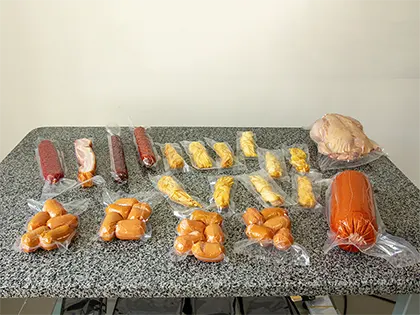 Упаковка различных мясных изделий